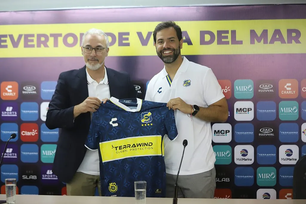 Miguel Torrecilla junto al brasileño Gustavo Leal, nuevo DT de Everton. (Daniel Véliz/ Photosport).
