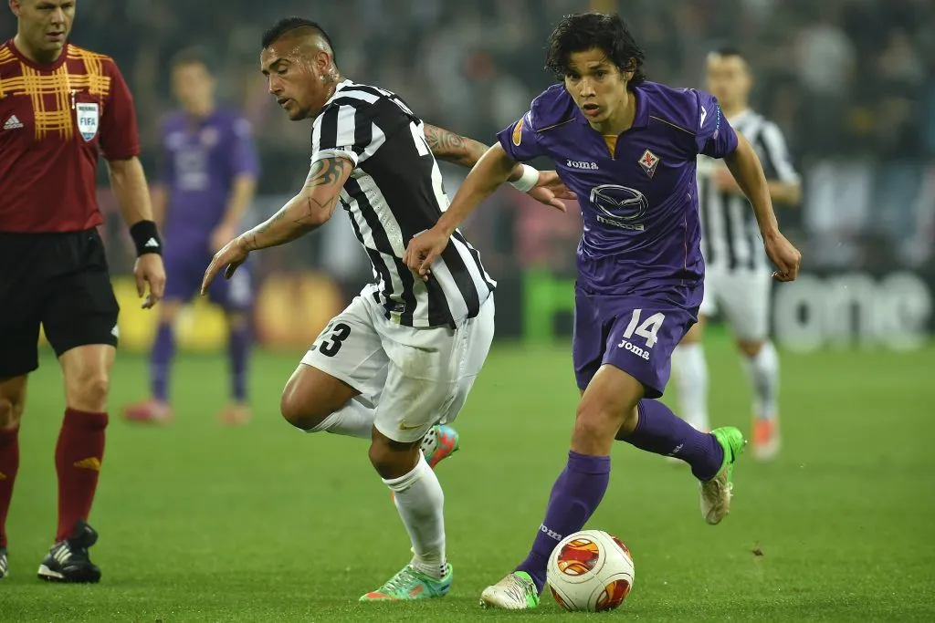 Arturo Vidal y Matias Fernandez durante un duelo de la UEFA Europa League en 2014.  (Foto: Valerio Pennicino/Getty Images)