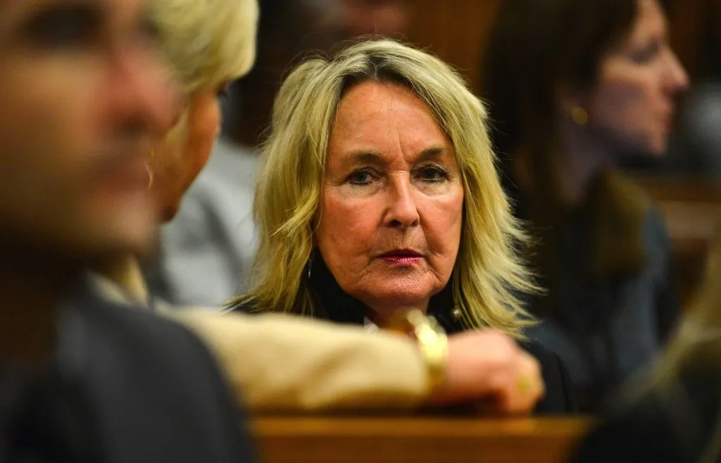 June Steenkamp, madre de Reeva Steenkamp, escucha las declaraciones en el Tribunal Superior dura el juicio de Oscar Pistorius.