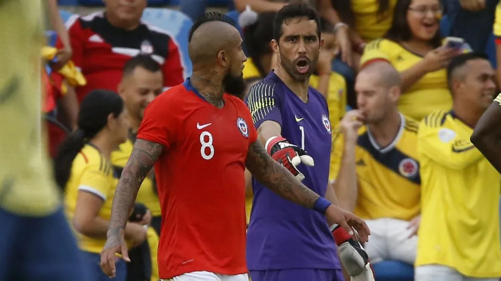 En Colo Colo no ven con buenos ojos a Claudio Bravo por problemas en el camarín. Foto: Photosport.