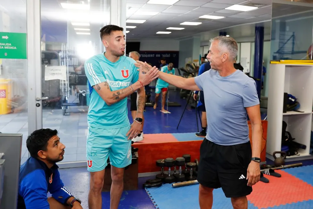 Gustavo Álvarez mete presión a la pretemporada de U de Chile. Foto: U de Chile.