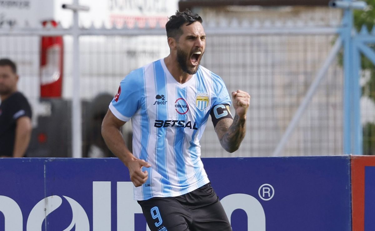 ¿A la U? Joaquín Larrivey sorprende con su salida de Magallanes