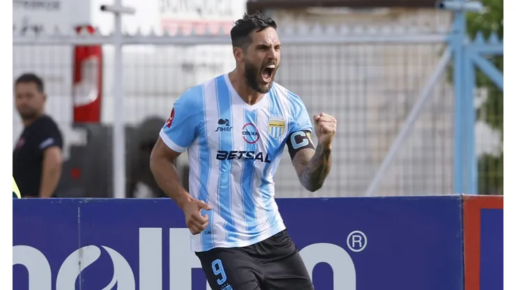Joaquín Larrivey deja Magallanes y algunos ya se ilusionan con verlo en la U.