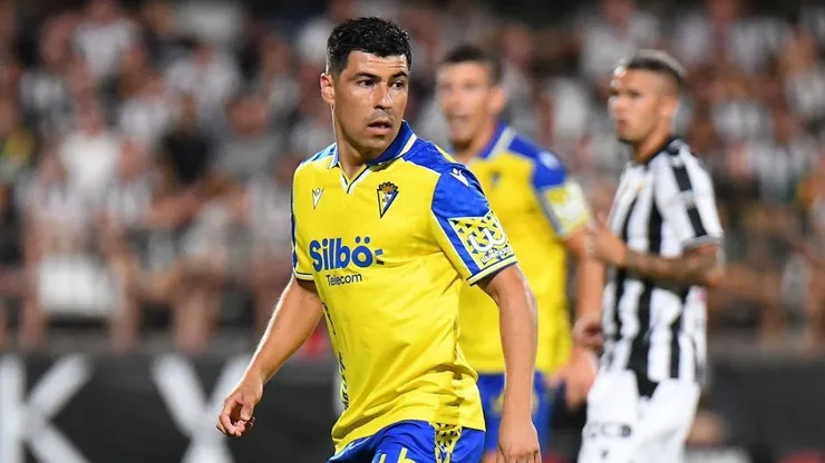 Tomás Alarcón deja Cádiz y llega a Colo Colo