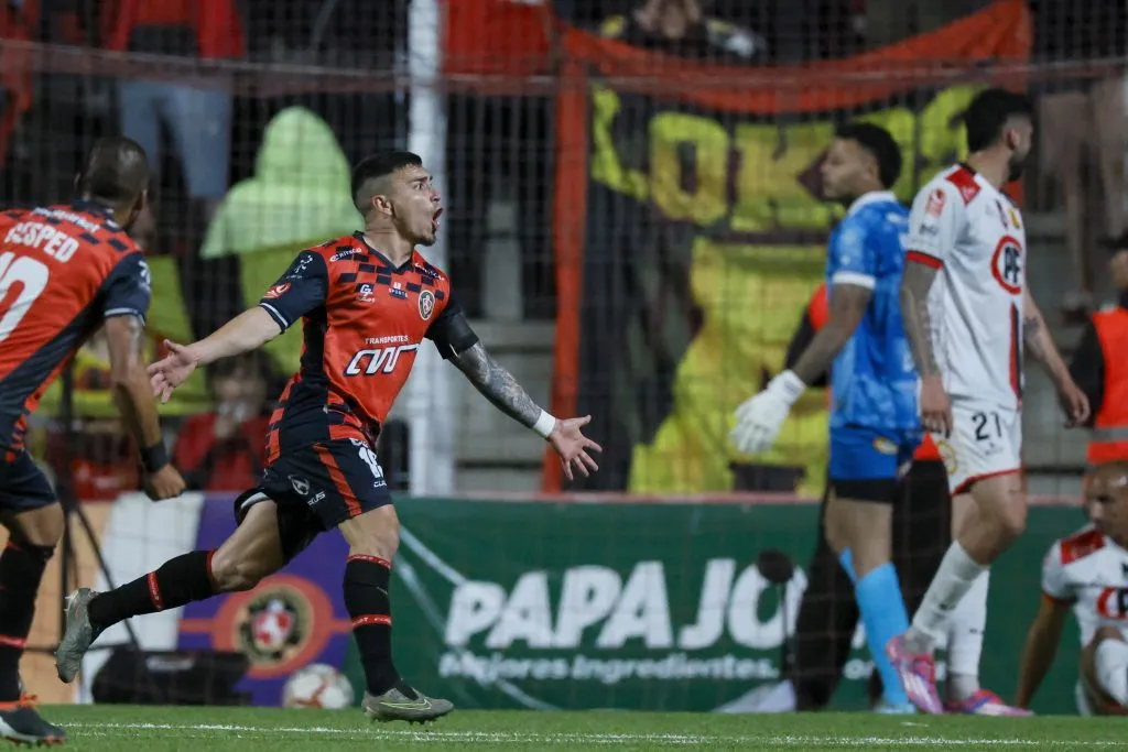 Piden a Daniel Castro para Colo Colo. Foto: Andres Pina/Photosport