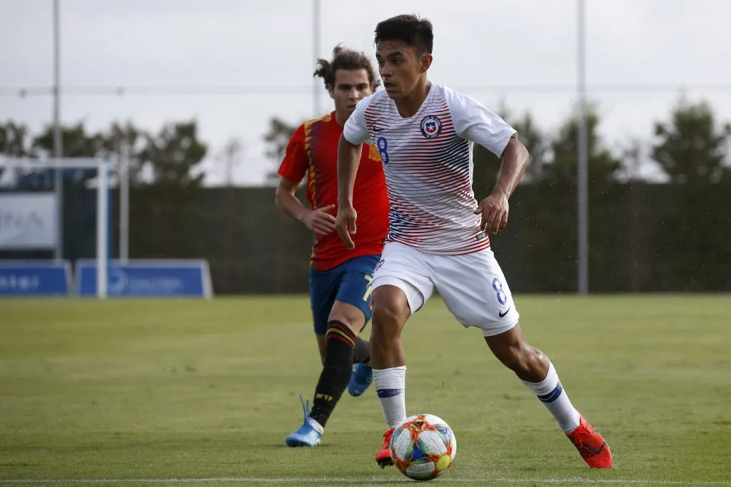 Vicente Pizarro en una gira de la Roja Sub 17 en 2019. (Andrés Piña/Photosport).