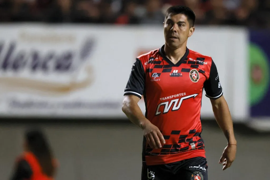 El Gato Silva en acción por Deportes Limache. (Andrés Piña/Photosport).