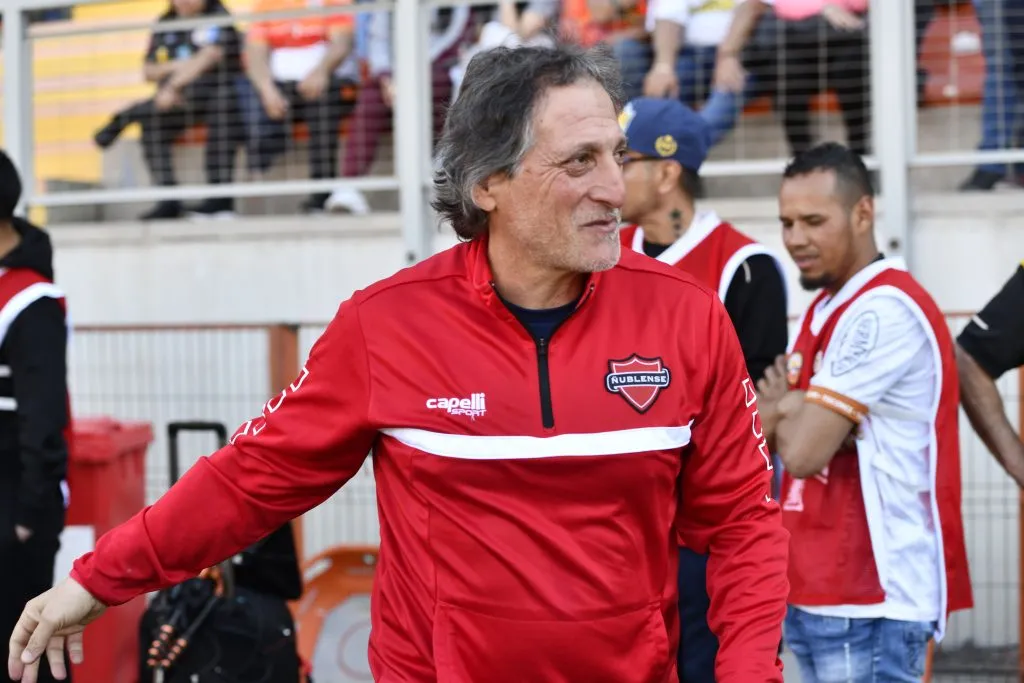 Mario Salas dejó la banca de Ñublense con un 46,67% de rendimiento en 40 partidos dirigidos. | Foto: Photosport.