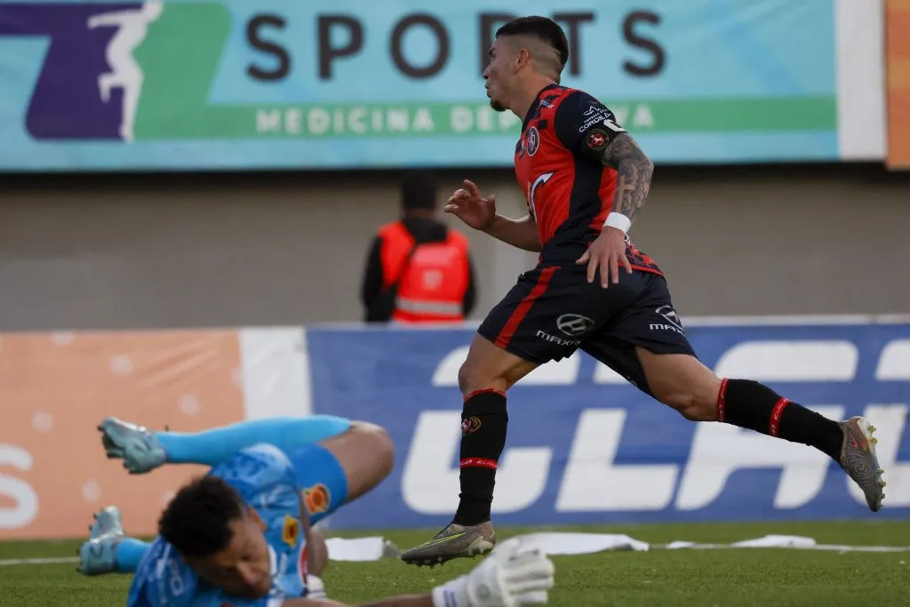 Daniel Castro fue la gran figura en el triunfo de Limache ante Rangers. Foto: Photosport.