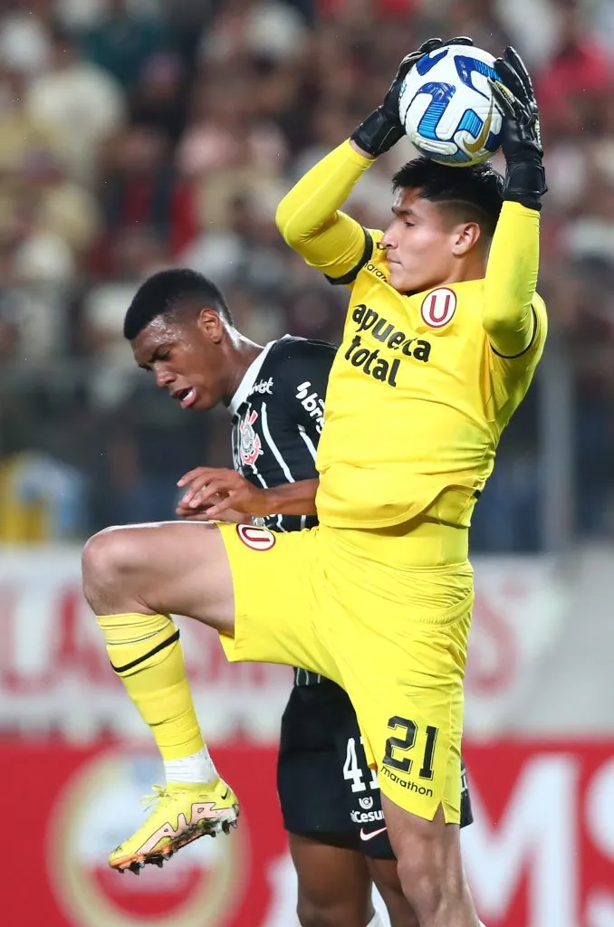 Diego Romero al parecer saldrá de Universitario. (Raul Sifuentes/Getty Images).