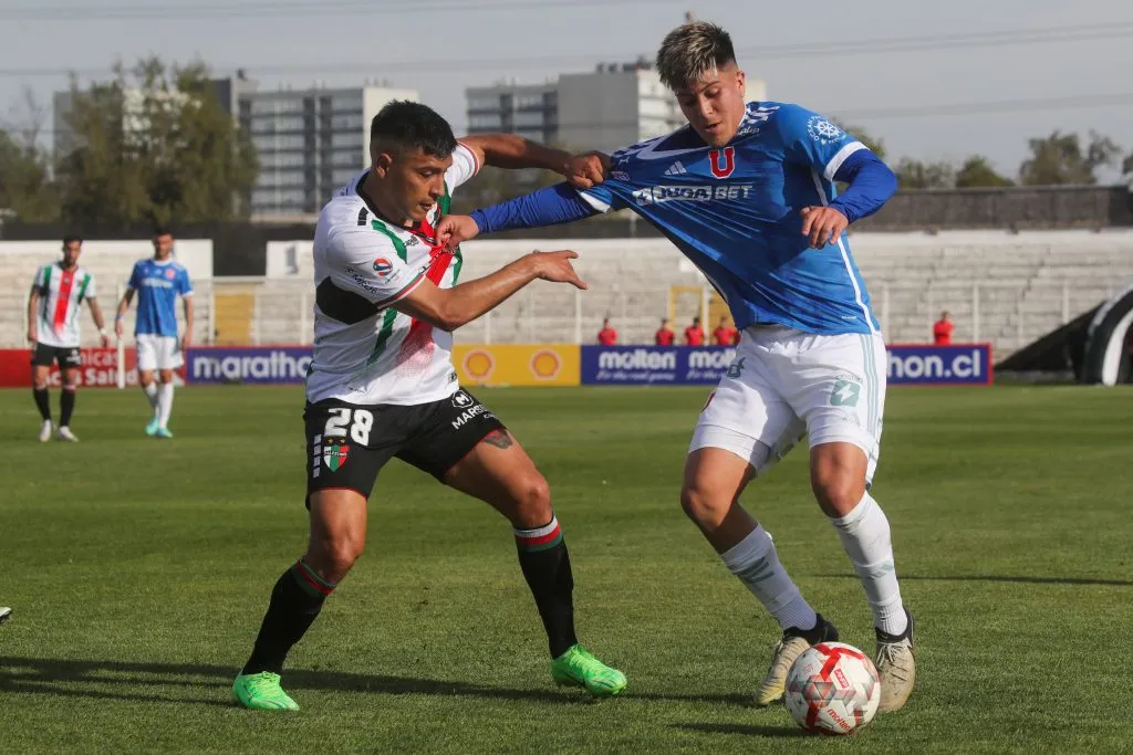 Marcelo Morales en acción por Universidad de Chile. (Jonnathan Oyarzun/Photosport).