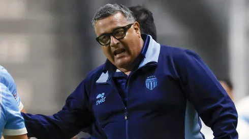 Ronald Fuentes no va más en Magallanes.