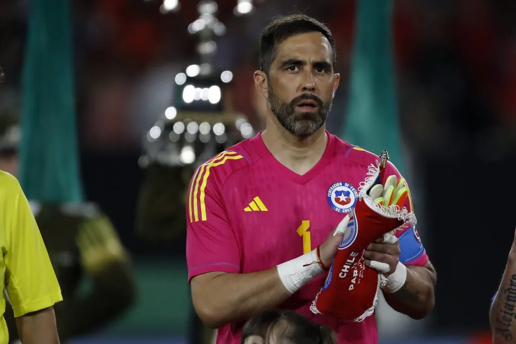 Claudio Bravo tiene chances de volver a Colo Colo. (Andrés Piña/Photosport).