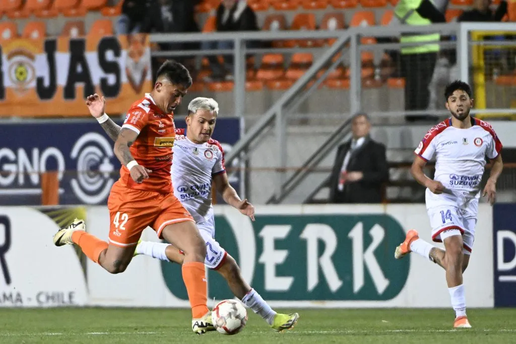 Mauro Brasil en acción por Cobreloa. (Pedro Tapia/Photosport).