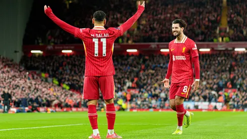 Mohamed Salah festeja su gol en el partido entre Liverpool y Manchester City en la jornada 13 de la Premier League 2024/25.