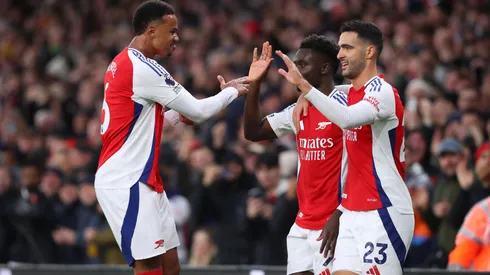 Los jugadores de Arsenal festejan el gol de Buyako Saka contra Nottingham Forest en la Premier League 2024/25.