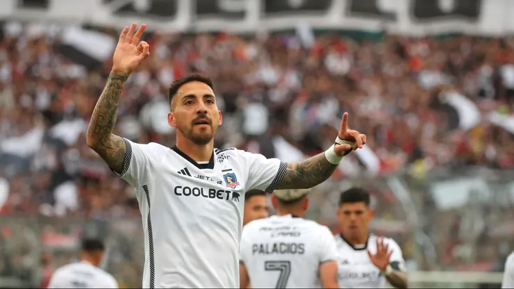 Javier Correa tiene nerviosos a los hinchas de Colo Colo.