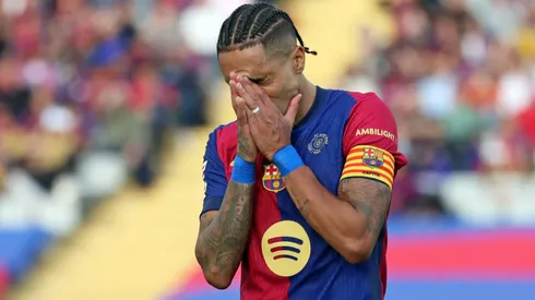 Raphinha se lamenta en el partido entre Barcelona y Las Palmas, en la jornada 18 de LaLiga 2024/25.