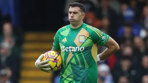 Los dos condoros dominicales de Dibu Martínez.