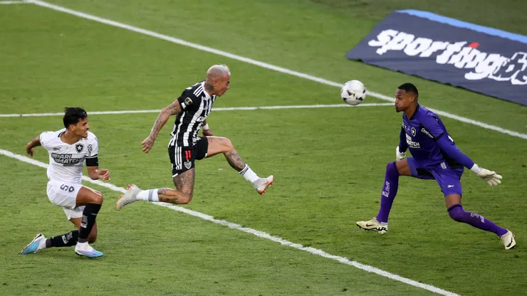 Eduardo Vargas no pudo en la final de la Copa Libertadores.