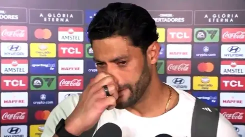 El llanto de Hulk tras perder la final de Copa Libertadores con Edu Vargas y Atlético Mineiro.