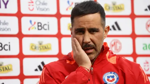 Claudio Bravo preocupado por su amigo Valdivia.