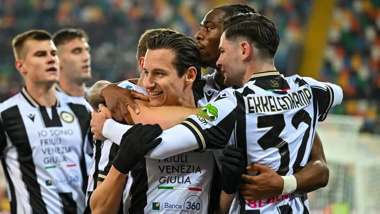 Los jugadores de Udinese celebrando el tanto de Florian Thauvin frente a Napoli en la jornada 16 de la Serie A 2024/25.