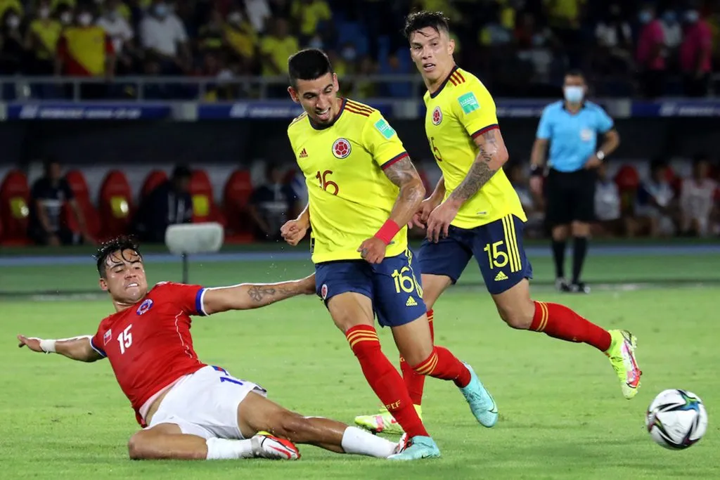 Nicolás Díaz en acción por la Roja. (Jairo Cassiani/Vizzor Image/Photosport).