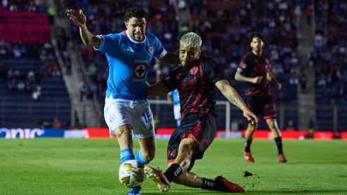 Nicolás Díaz en acción por el Cruz Azul.
