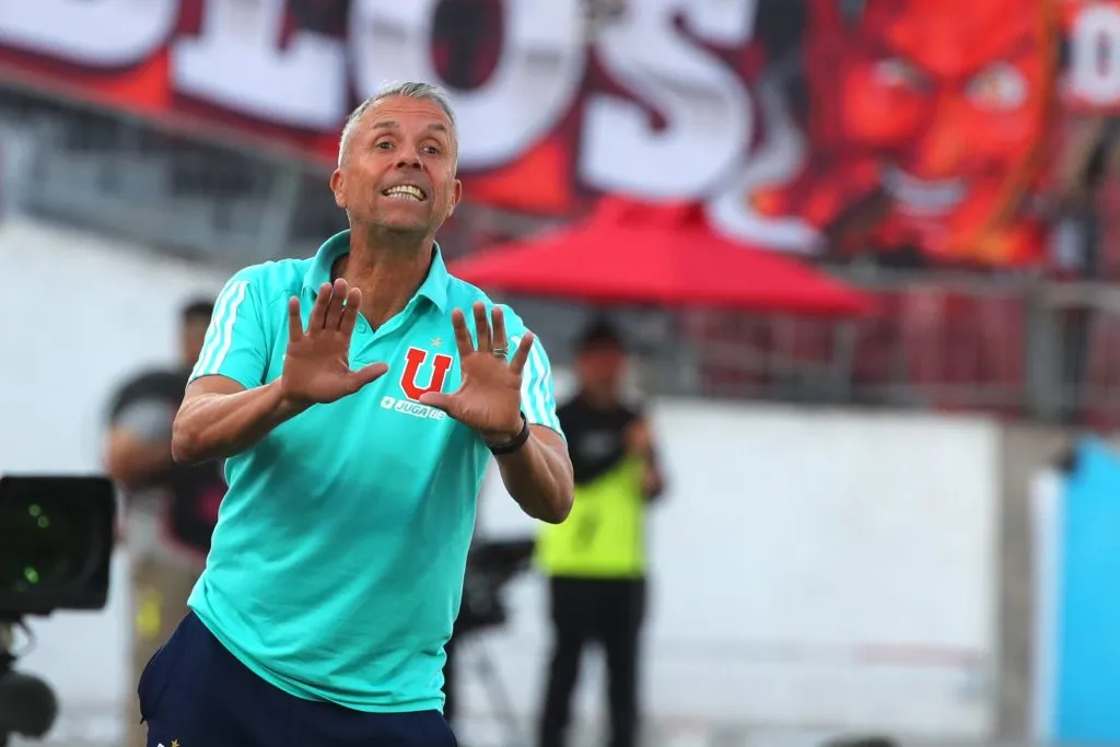 Herrera quiere que el club confíe en el ojo de Gustavo Álvarez. (Jonnathan Oyarzun/Photosport).