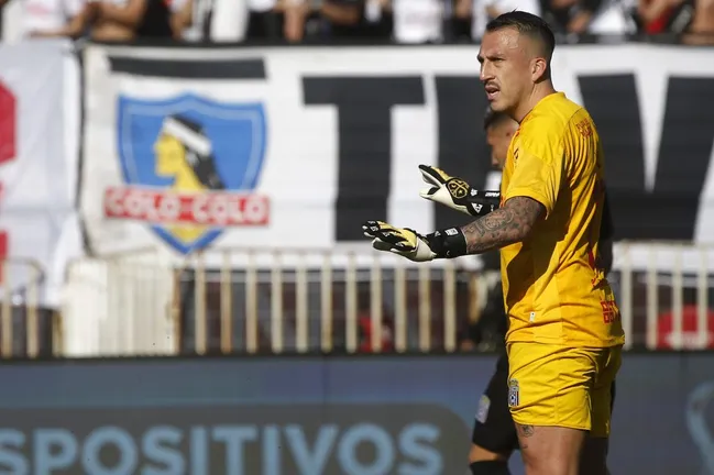 Fabián Cerda en el Monumental como arquero de Curicó Unido. (Jonnathan Oyarzun/Photosport).