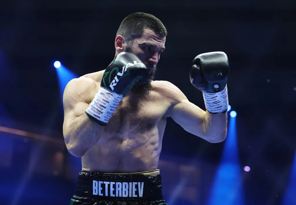 Artur Beterbiev le arrebató el 4° puesto a ‘Canelo’ en el ranking The Ring. (Foto: Richard Pelham/Getty Images)