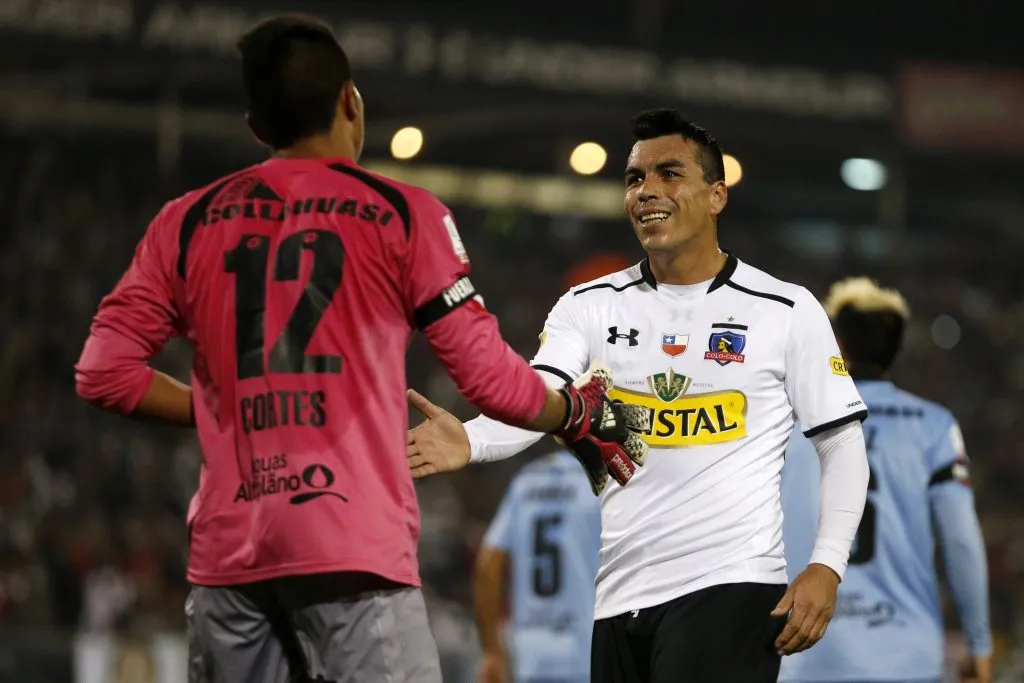 Brayan Cortés felicitado por Esteban Paredes cuando jugaba por Deportes Iquique. (Andrés Piña/Photosport).