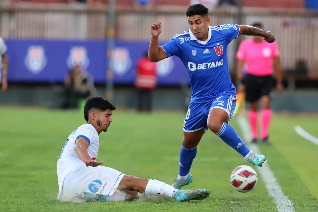 Jeisson Vargas en acción por la U frente a Huachipato. Tiene chances de jugar en La Serena. (Jonnathan Oyarzun/Photosport).