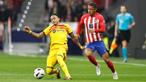Raphinha y Samuel Lino en el último partido entre Atlético de Madrid y Barcelona