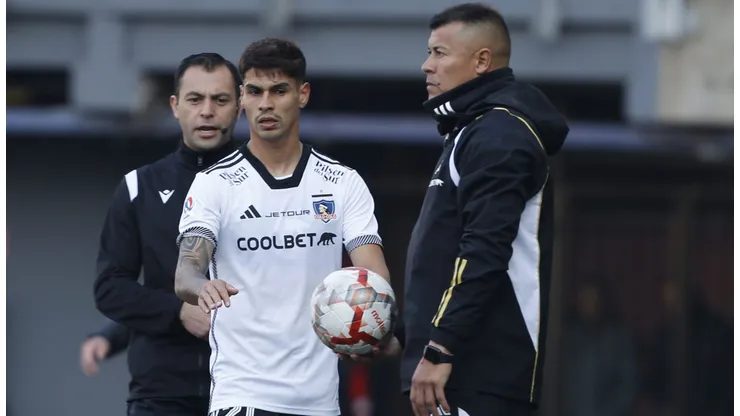 Jorge Almirón llegó golpeando la mesa en Colo Colo por el armado del plantel 2025.