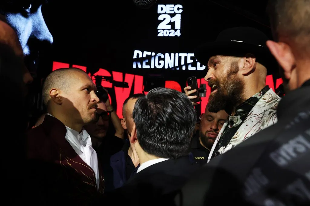 Intentan separar a Oleksandr Usyk y Tyson Fury (Getty Images)