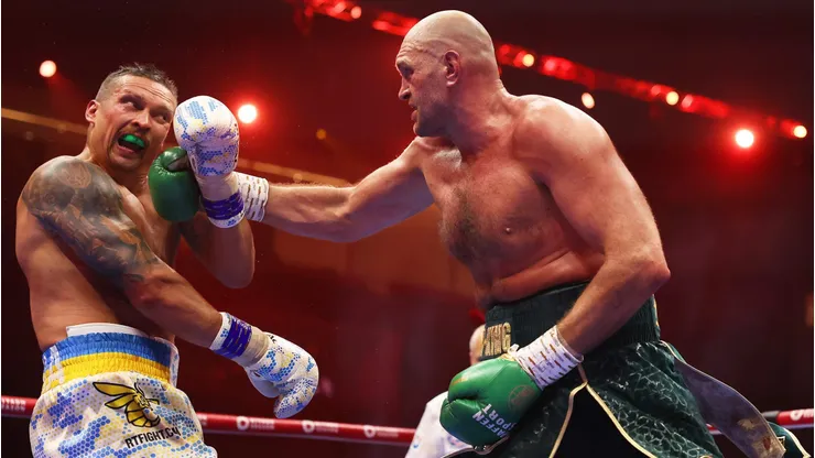 Fury y Usyk se volverán a verse las caras este sábado sobre el ring del Kingdom Arena de Arabia Saudita.