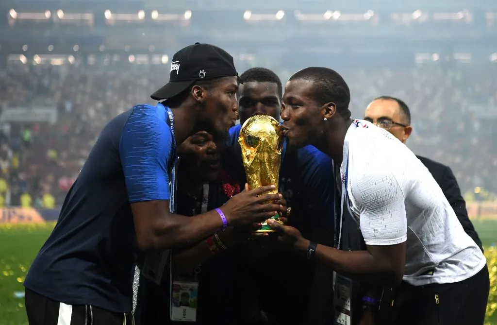 Paul Pogba celebra con sus hermanos Mathias y Florentin tras ganar la Copa Mundial de la FIFA 2018 (Getty Images).