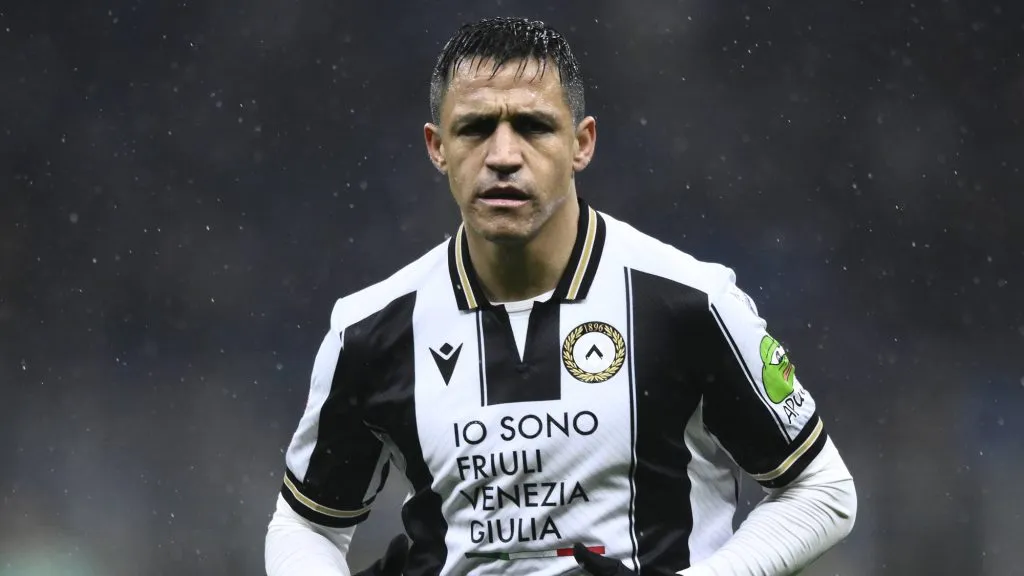 Alexis Sánchez tendrá que seguir trabajando para ser titular en Udinese. Foto: IMAGO.