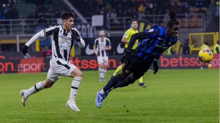 Damián Pizarro se estrenó con la camiseta de Udinese ante Inter.