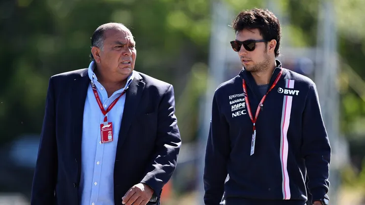 Sergio Pérez y su padre Antonio Pérez antes del Gran Premio de Canadá de Fórmula Uno en 2018.