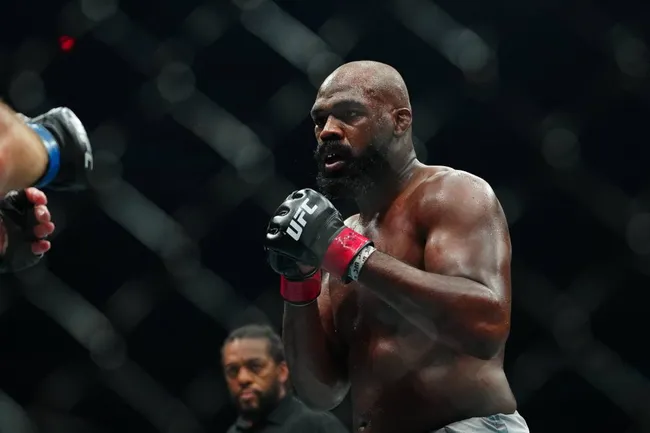 Jon Jones es el actual campeón peso pesado con un registro profesional de 28-1-1. (Foto: IMAGO)