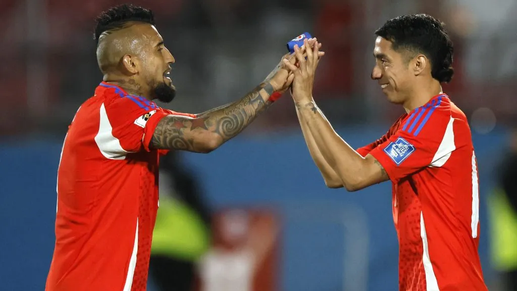 Luciano Cabral ya compartió con varios jugadores de Colo Colo en la selección chilena.