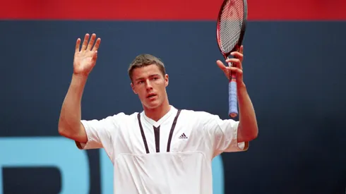 Bildnummer: 00215997 Datum: 18.05.2000 Copyright: imago/Jaspersen Marat Safin (Rußland) gestikuliert; Russland, Sandplatzturnier, quer, Gestik, Arme, hoch, entschuldigen, Entschuldigung, unschuldig, Unschuld Eurocard German Open 2000, ATP-Tour, Masters Series, Sand, Sandplatz, Sandplatztennis Hamburg Am Rothenbaum Tennis Herren Einzel Deutschland Einzelbild Aktion Personen