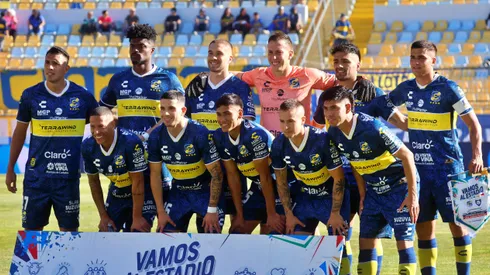 Everton metió un pequeño cambio en su escudo para el 2025.