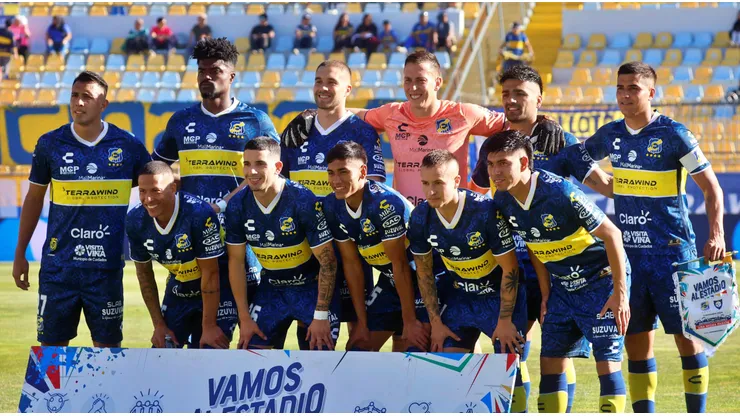 Everton metió un pequeño cambio en su escudo para el 2025.