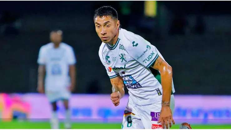 Luciano Cabral podría volver al fútbol chileno en este mercado.