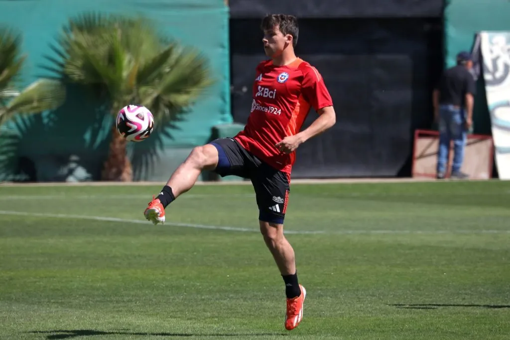 Gonzalo Tapia se irá de Católica y se debate por su futuro entre Brasil y Europa (Photosport)