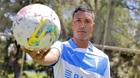 Jhohan Valencia ya luce la indumentaria de la UC.